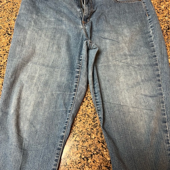 Women bottoms - Picture 2 of 7